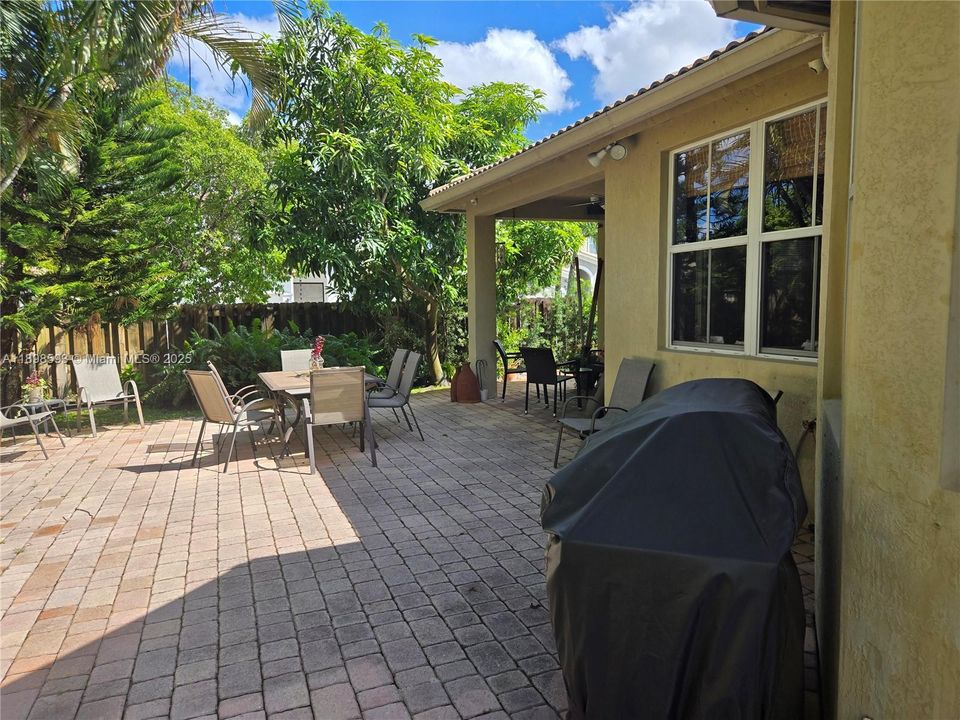 For Sale: $930,000 (4 beds, 3 baths, 2144 Square Feet)