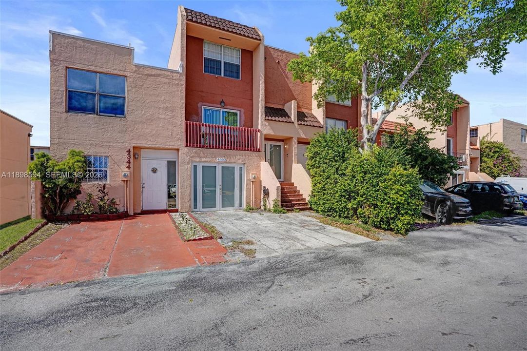 En Venta: $390,000 (3 camas, 2 baños, 2010 Pies cuadrados)