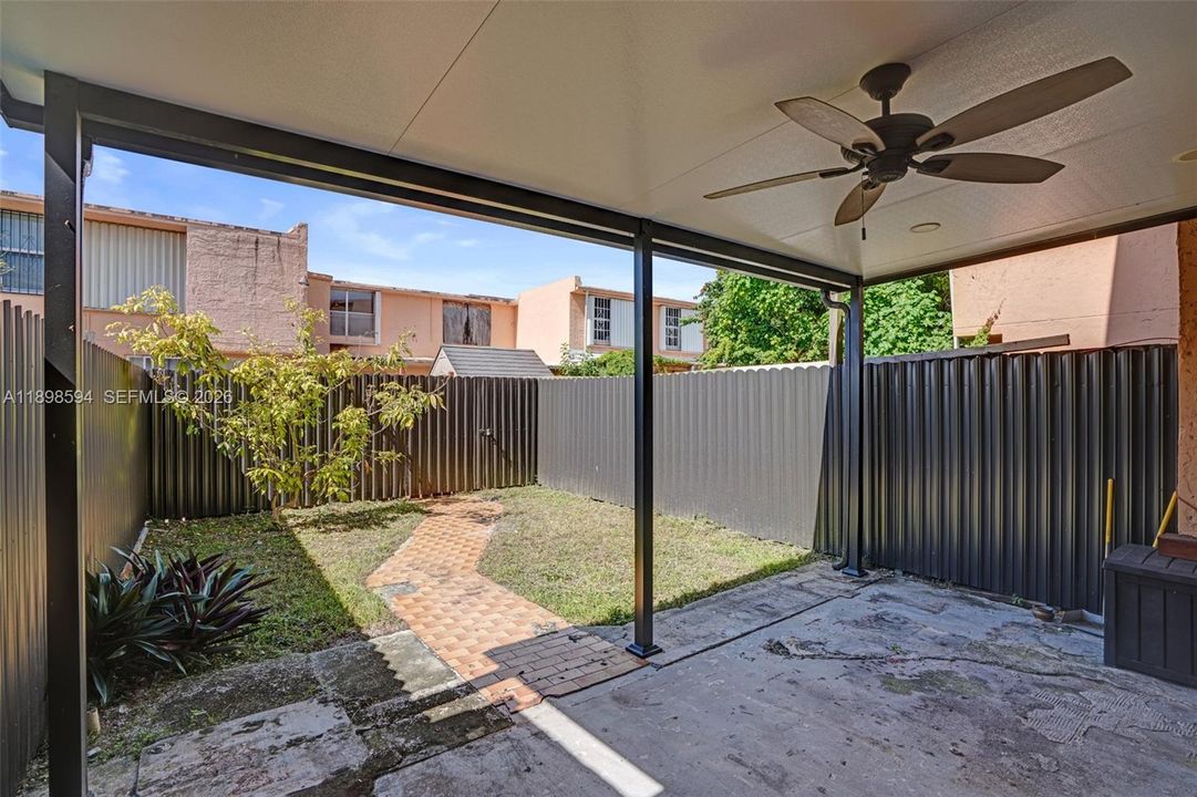 En Venta: $390,000 (3 camas, 2 baños, 2010 Pies cuadrados)