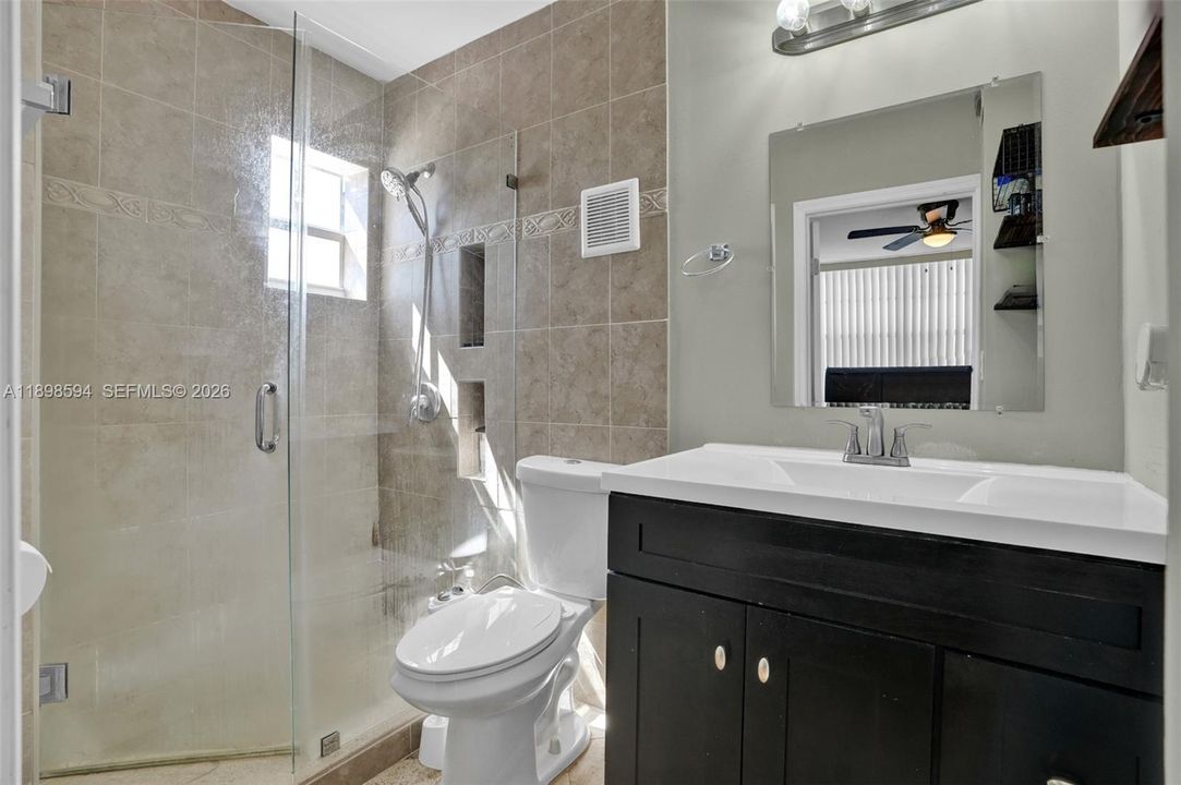 En Venta: $390,000 (3 camas, 2 baños, 2010 Pies cuadrados)