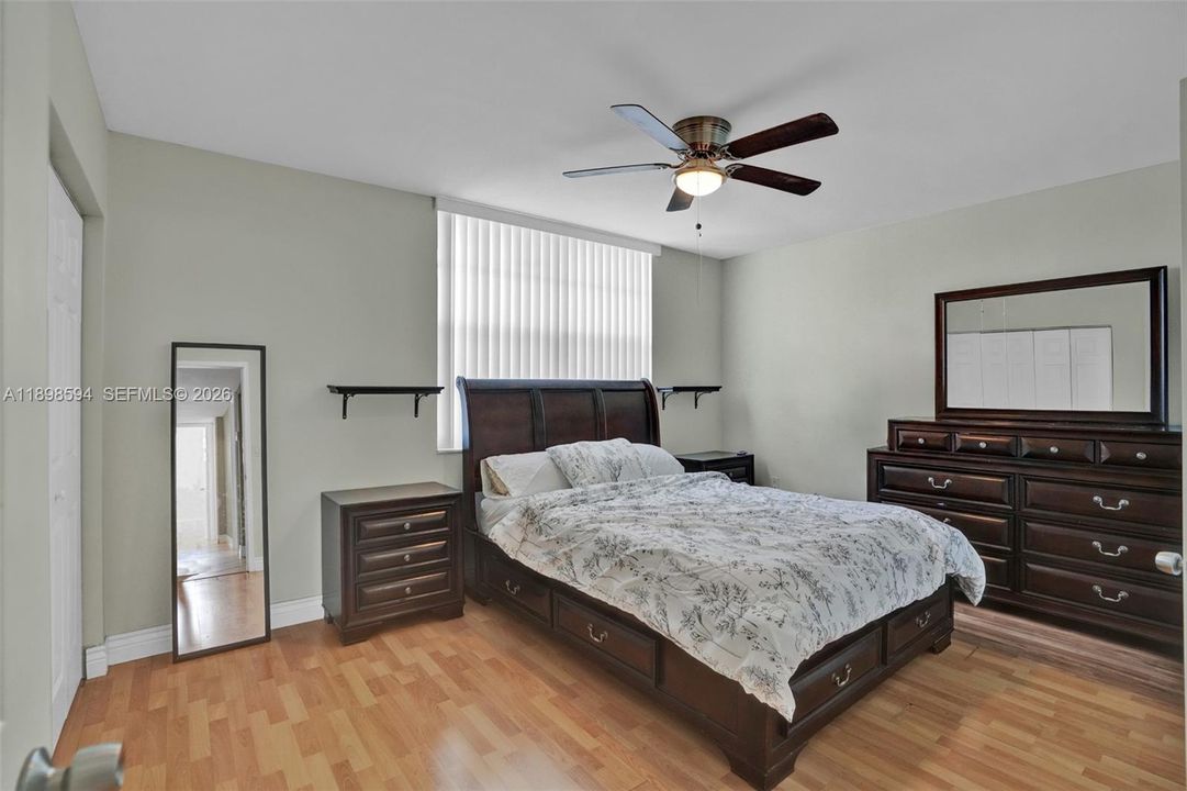 En Venta: $390,000 (3 camas, 2 baños, 2010 Pies cuadrados)