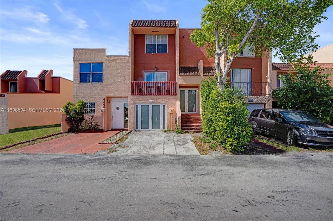 En Venta: $390,000 (3 camas, 2 baños, 2010 Pies cuadrados)