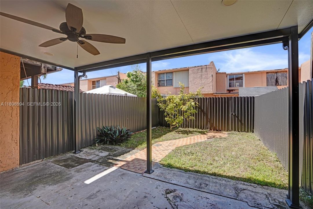 En Venta: $390,000 (3 camas, 2 baños, 2010 Pies cuadrados)