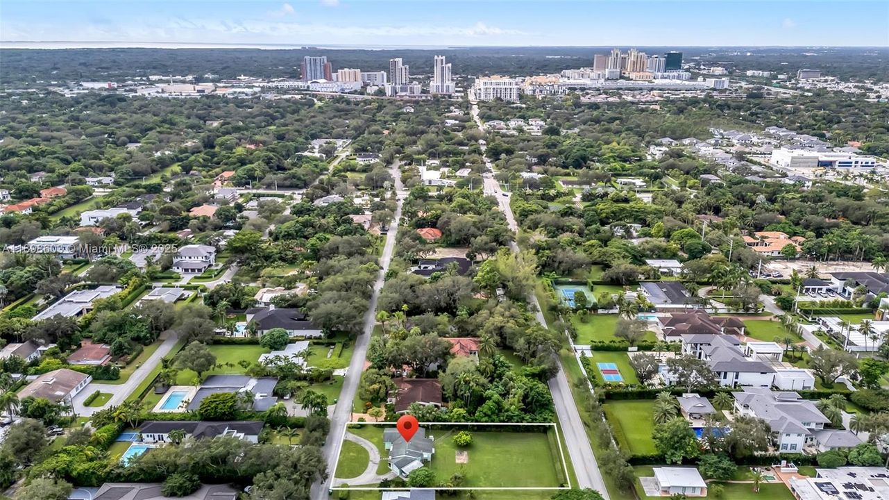 合同活跃: $1,350,000 (3 贝兹, 2 浴室, 1627 平方英尺)