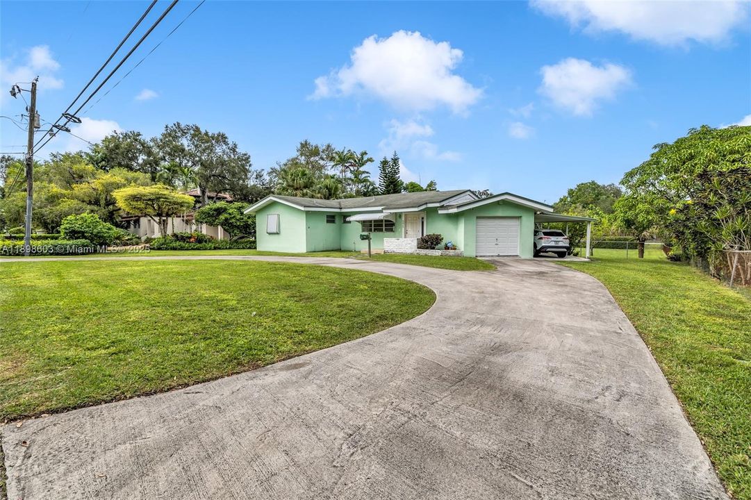 合同活跃: $1,350,000 (3 贝兹, 2 浴室, 1627 平方英尺)