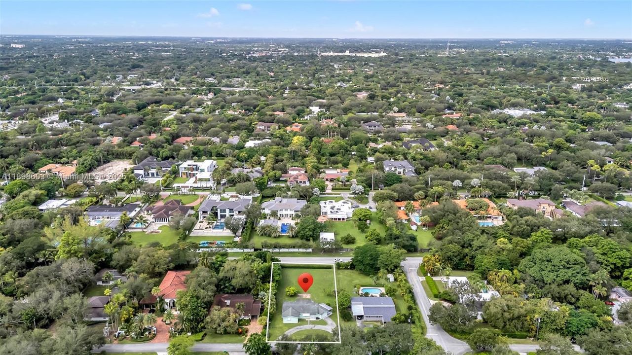 合同活跃: $1,350,000 (3 贝兹, 2 浴室, 1627 平方英尺)