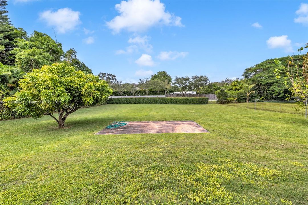 合同活跃: $1,350,000 (3 贝兹, 2 浴室, 1627 平方英尺)