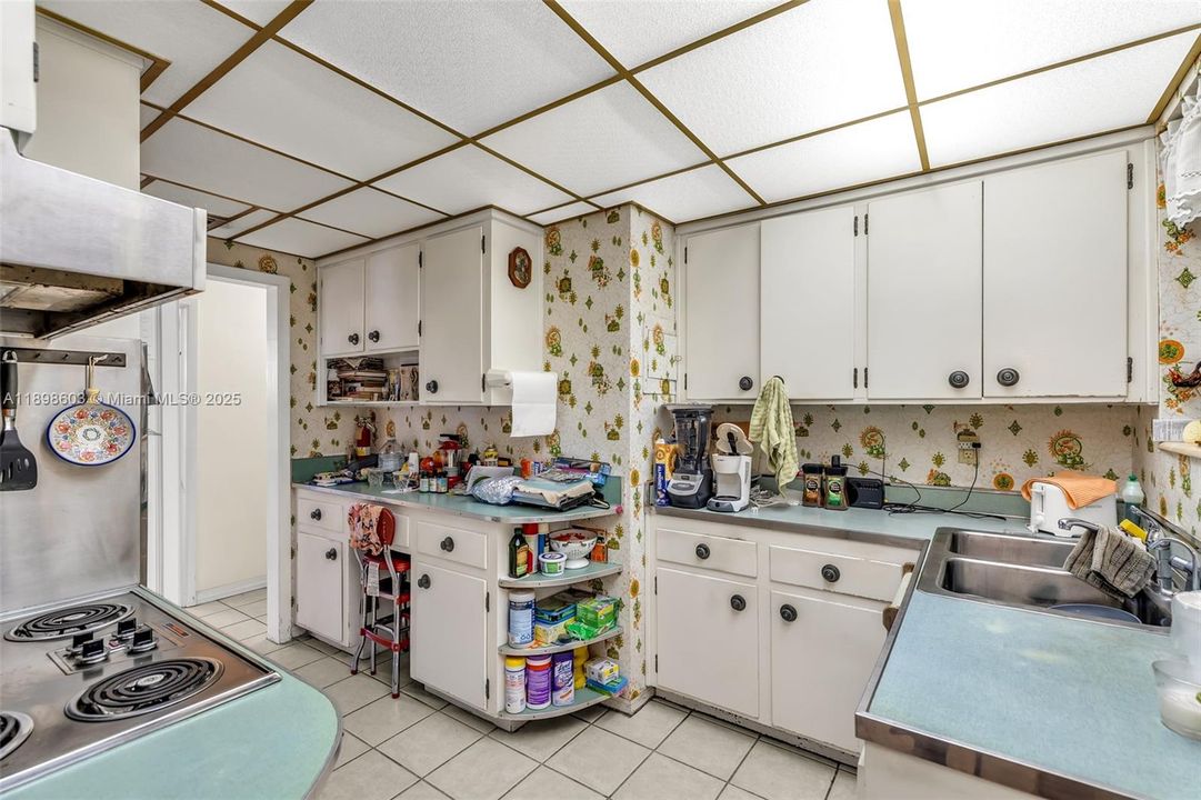 合同活跃: $1,350,000 (3 贝兹, 2 浴室, 1627 平方英尺)