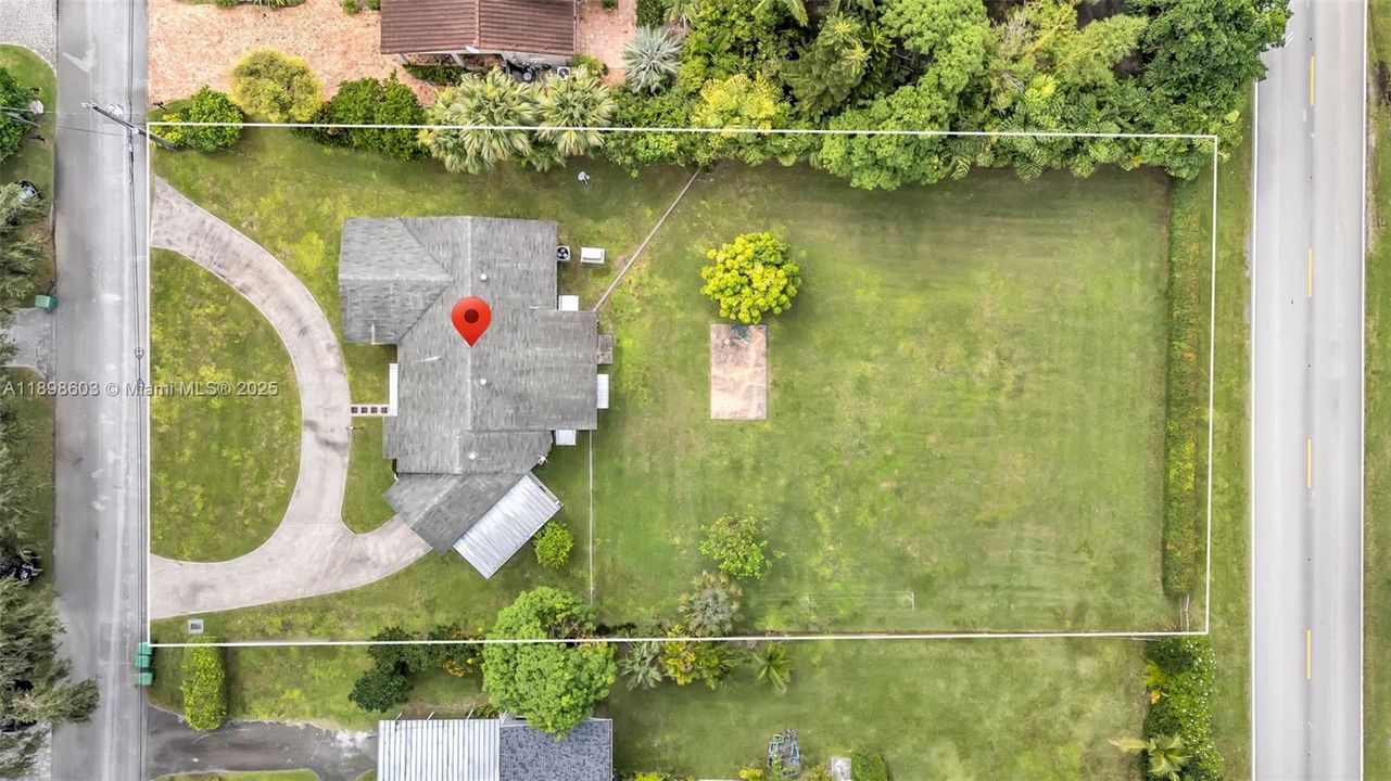 合同活跃: $1,350,000 (3 贝兹, 2 浴室, 1627 平方英尺)