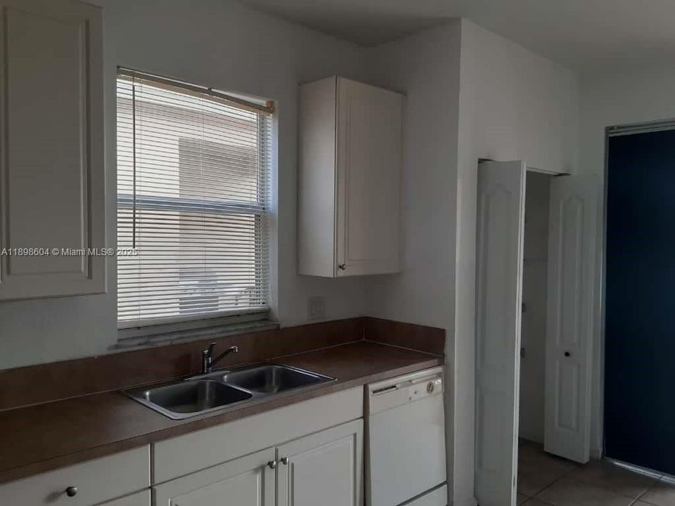 待售: $579,500 (5 贝兹, 3 浴室, 2070 平方英尺)