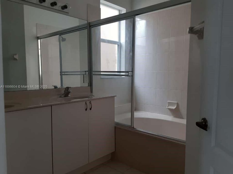 待售: $579,500 (5 贝兹, 3 浴室, 2070 平方英尺)