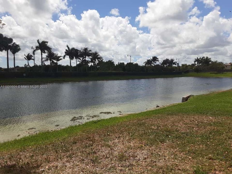 待售: $579,500 (5 贝兹, 3 浴室, 2070 平方英尺)