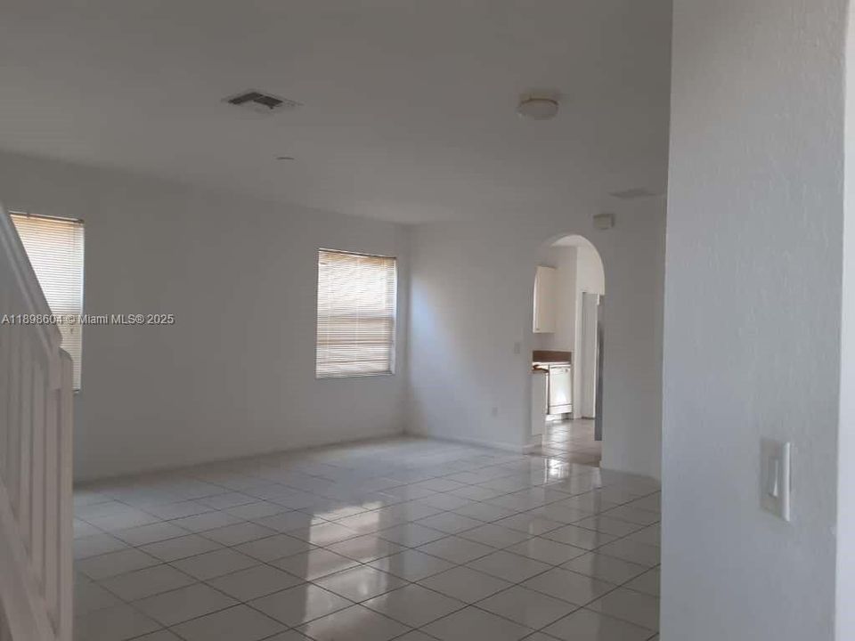 待售: $579,500 (5 贝兹, 3 浴室, 2070 平方英尺)