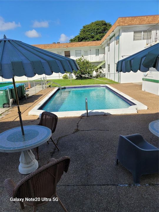 For Sale: $158,000 (1 beds, 1 baths, 576 Square Feet)