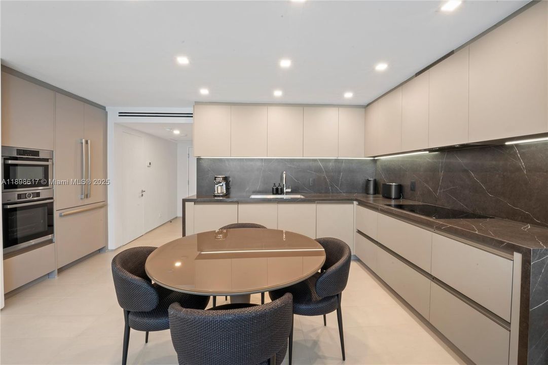 На продажу: $1,545,000 (1 спален, 2 ванн, 960 Квадратных фут)