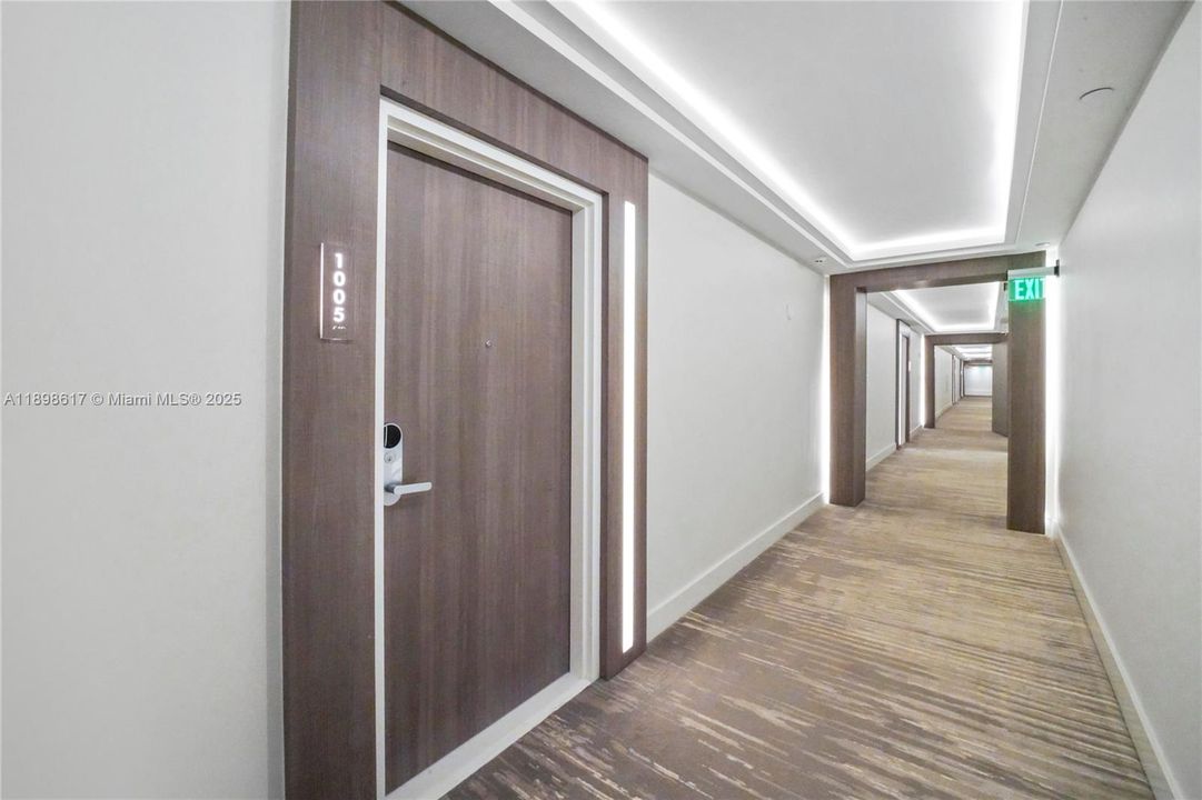 На продажу: $1,545,000 (1 спален, 2 ванн, 960 Квадратных фут)