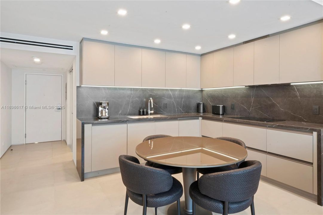 На продажу: $1,545,000 (1 спален, 2 ванн, 960 Квадратных фут)