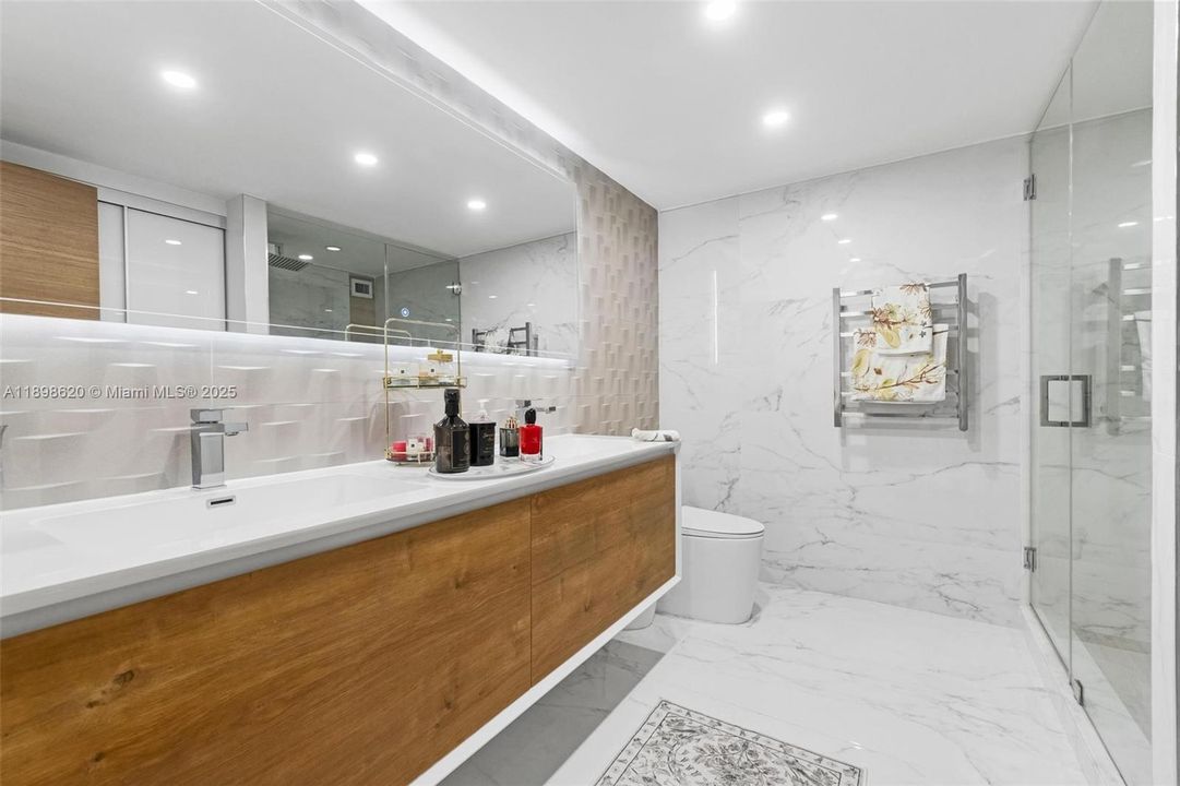 For Sale: $435,000 (2 beds, 2 baths, 1430 Square Feet)