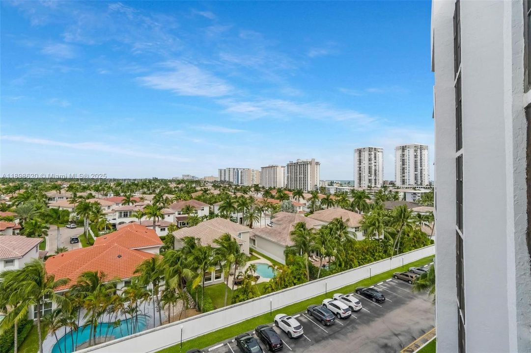 For Sale: $435,000 (2 beds, 2 baths, 1430 Square Feet)