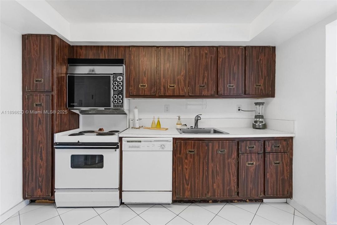 For Sale: $435,000 (2 beds, 2 baths, 1430 Square Feet)