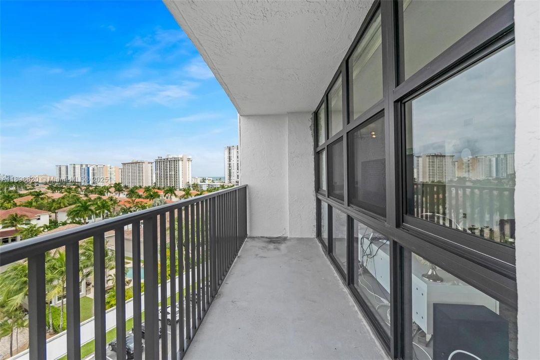 For Sale: $435,000 (2 beds, 2 baths, 1430 Square Feet)