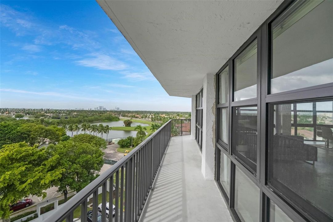 For Sale: $435,000 (2 beds, 2 baths, 1430 Square Feet)