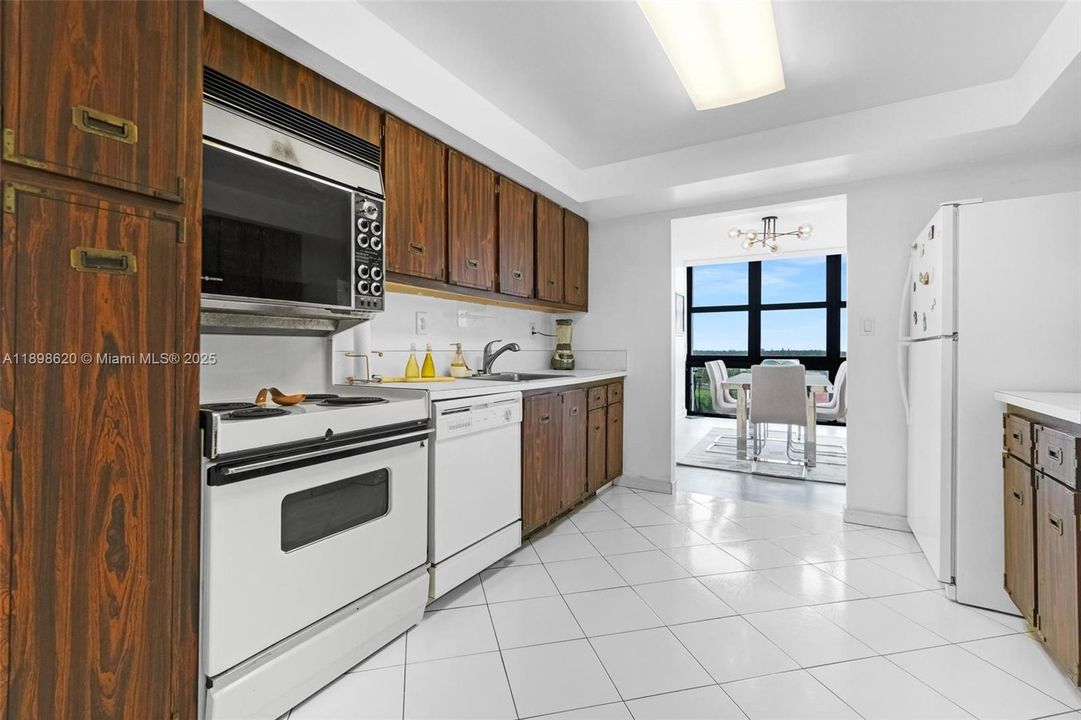 For Sale: $435,000 (2 beds, 2 baths, 1430 Square Feet)