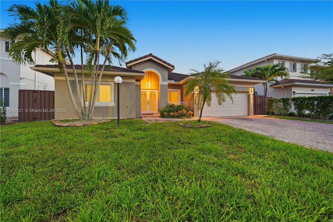 Active With Contract: $799,000 (3 beds, 2 baths, 1759 Square Feet)