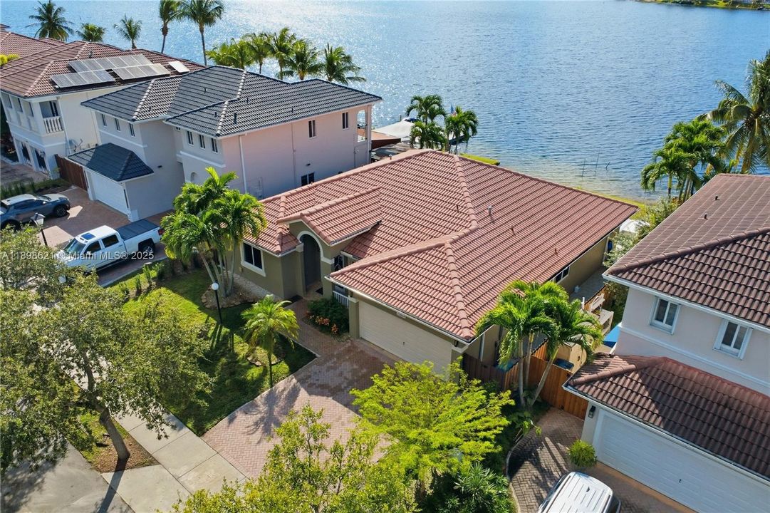 Active With Contract: $799,000 (3 beds, 2 baths, 1759 Square Feet)