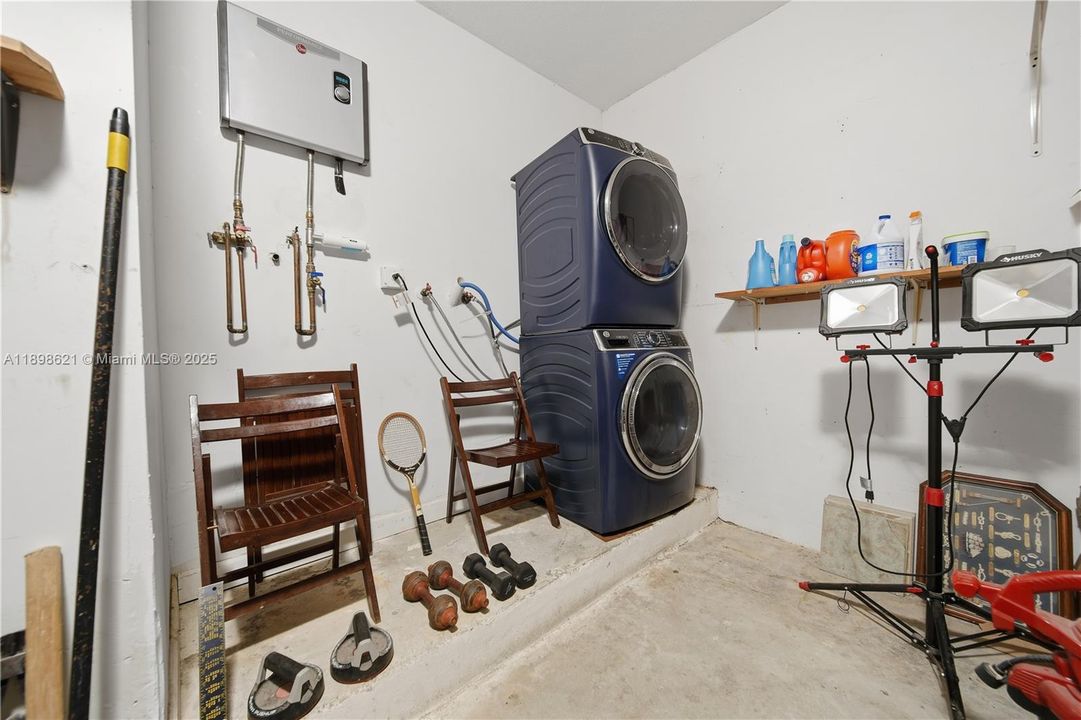 Active With Contract: $799,000 (3 beds, 2 baths, 1759 Square Feet)