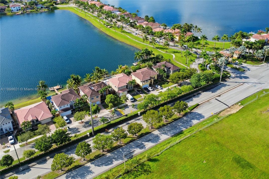 Active With Contract: $799,000 (3 beds, 2 baths, 1759 Square Feet)