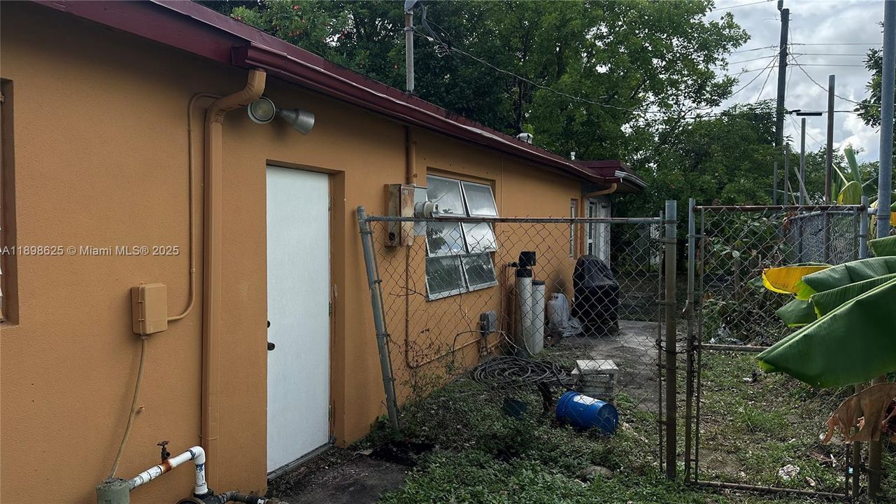 Недавно продано: $375,000 (3 спален, 2 ванн, 1803 Квадратных фут)