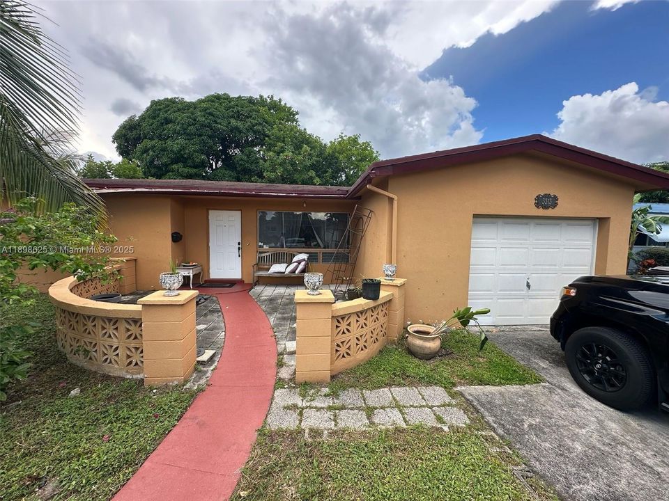 Недавно продано: $375,000 (3 спален, 2 ванн, 1803 Квадратных фут)