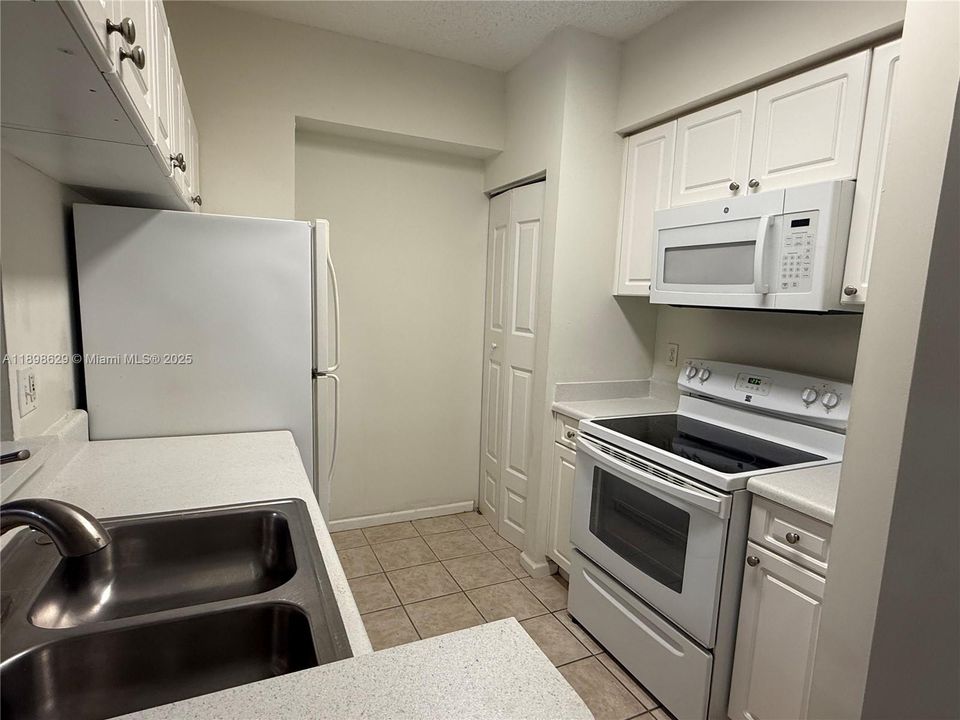 For Rent: $2,000 (1 beds, 1 baths, 673 Square Feet)