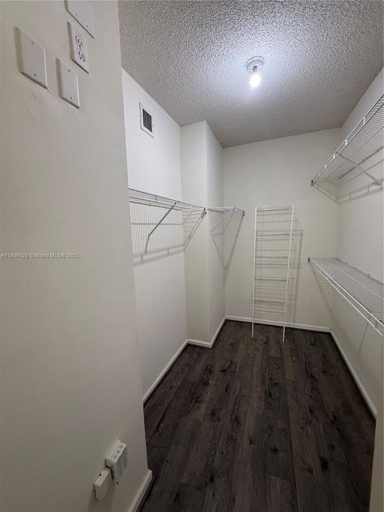 For Rent: $2,000 (1 beds, 1 baths, 673 Square Feet)
