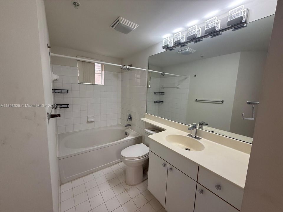 For Rent: $2,000 (1 beds, 1 baths, 673 Square Feet)