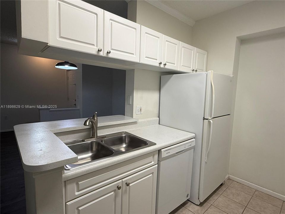 For Rent: $2,000 (1 beds, 1 baths, 673 Square Feet)