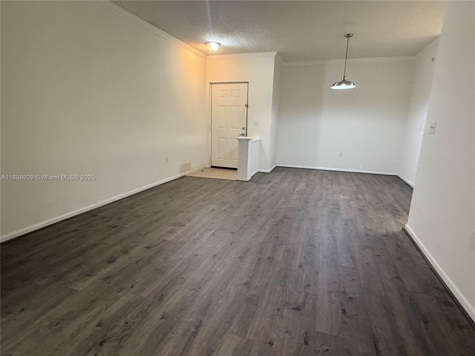 For Rent: $2,000 (1 beds, 1 baths, 673 Square Feet)