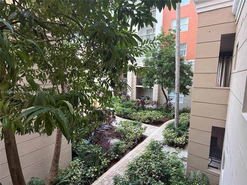 For Rent: $2,000 (1 beds, 1 baths, 673 Square Feet)