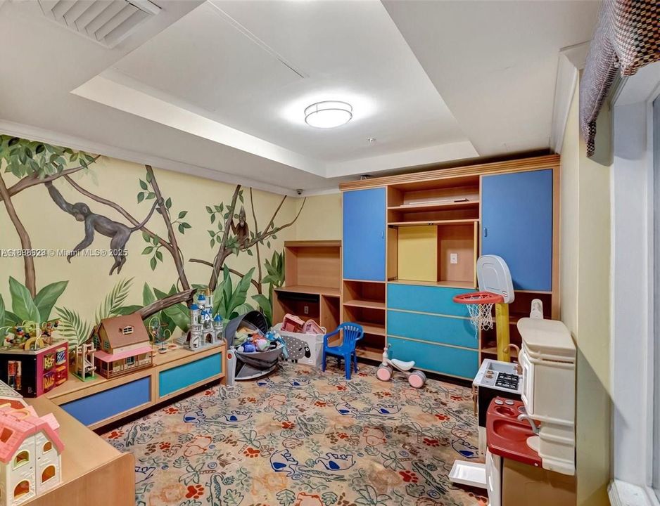 For Rent: $2,000 (1 beds, 1 baths, 673 Square Feet)