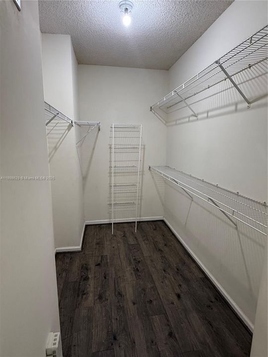 For Rent: $2,000 (1 beds, 1 baths, 673 Square Feet)