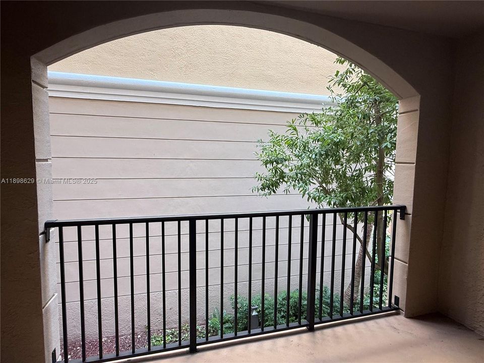 For Rent: $2,000 (1 beds, 1 baths, 673 Square Feet)