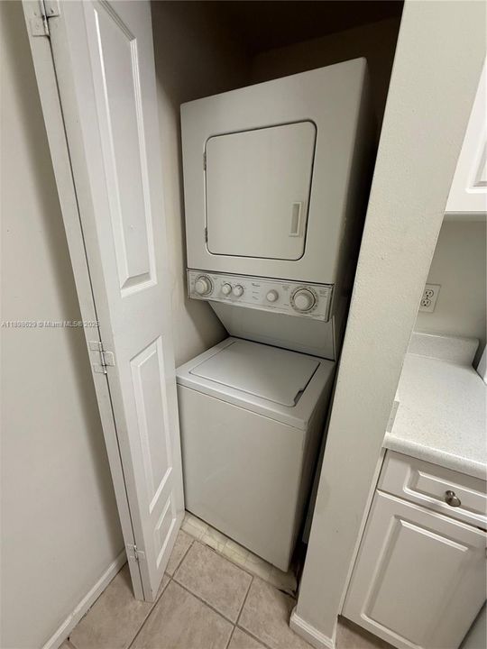 For Rent: $2,000 (1 beds, 1 baths, 673 Square Feet)