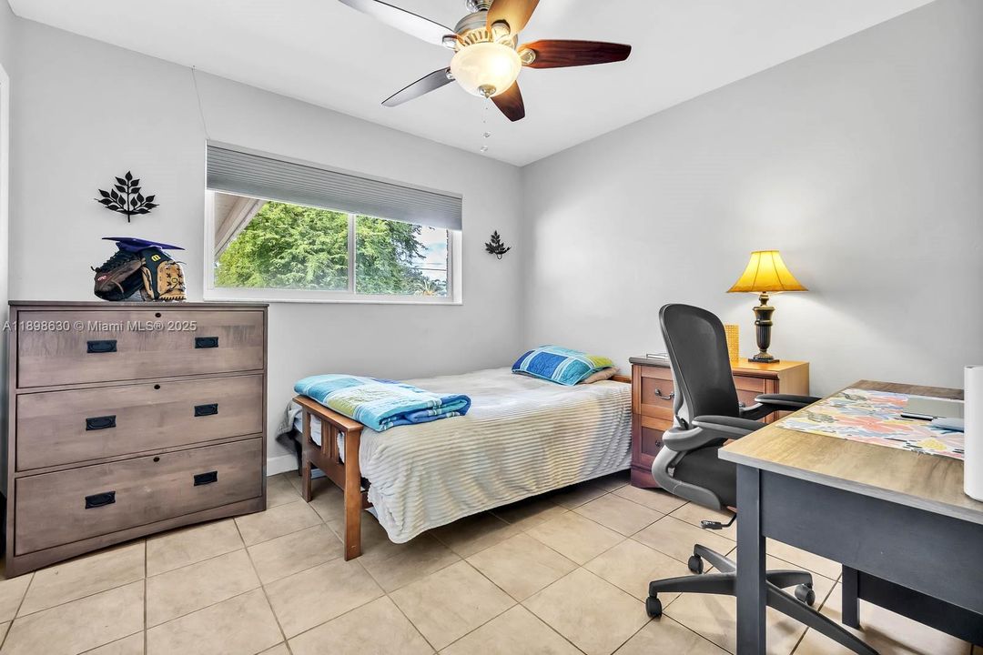 Active With Contract: $800,000 (4 beds, 3 baths, 2556 Square Feet)