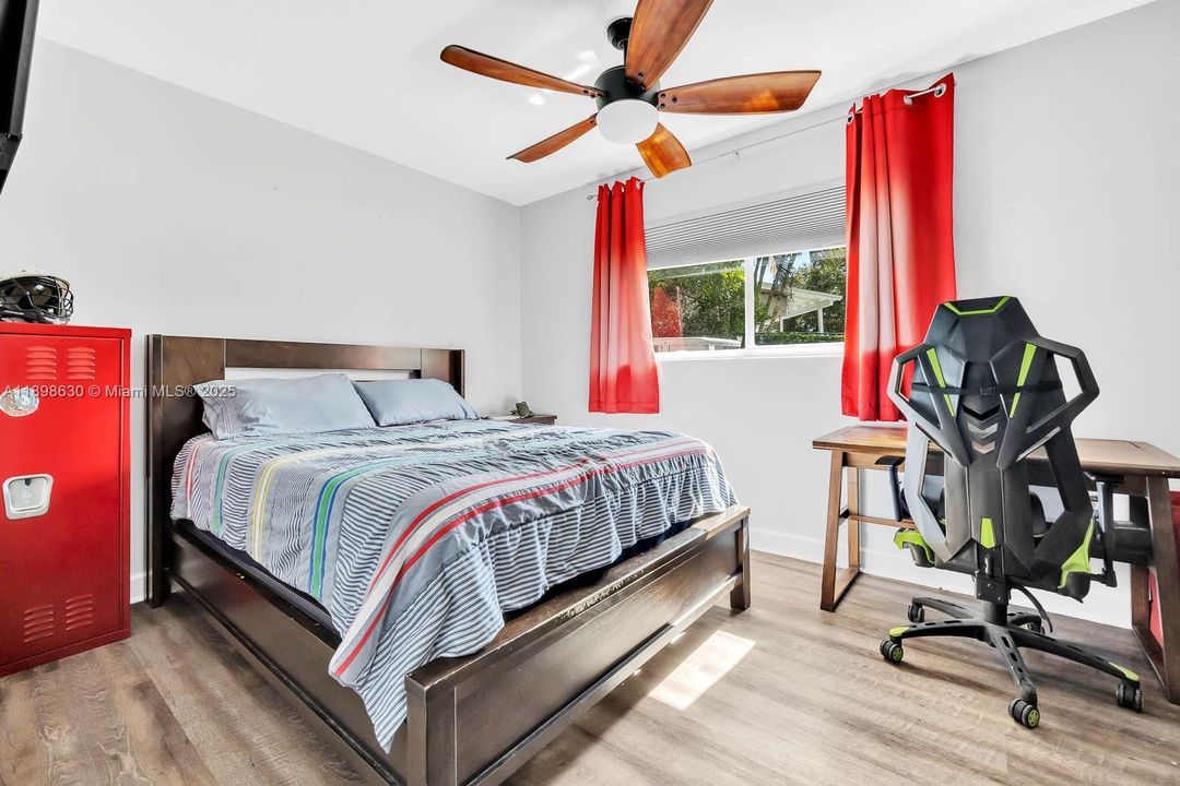 Active With Contract: $800,000 (4 beds, 3 baths, 2556 Square Feet)