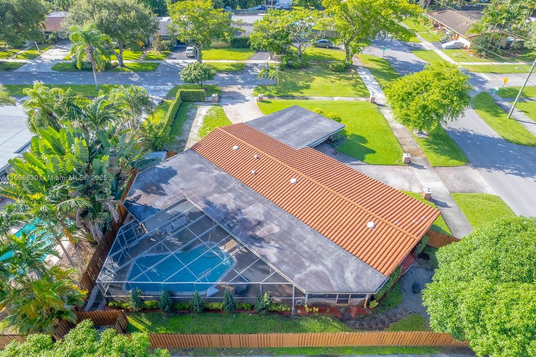 Active With Contract: $800,000 (4 beds, 3 baths, 2556 Square Feet)