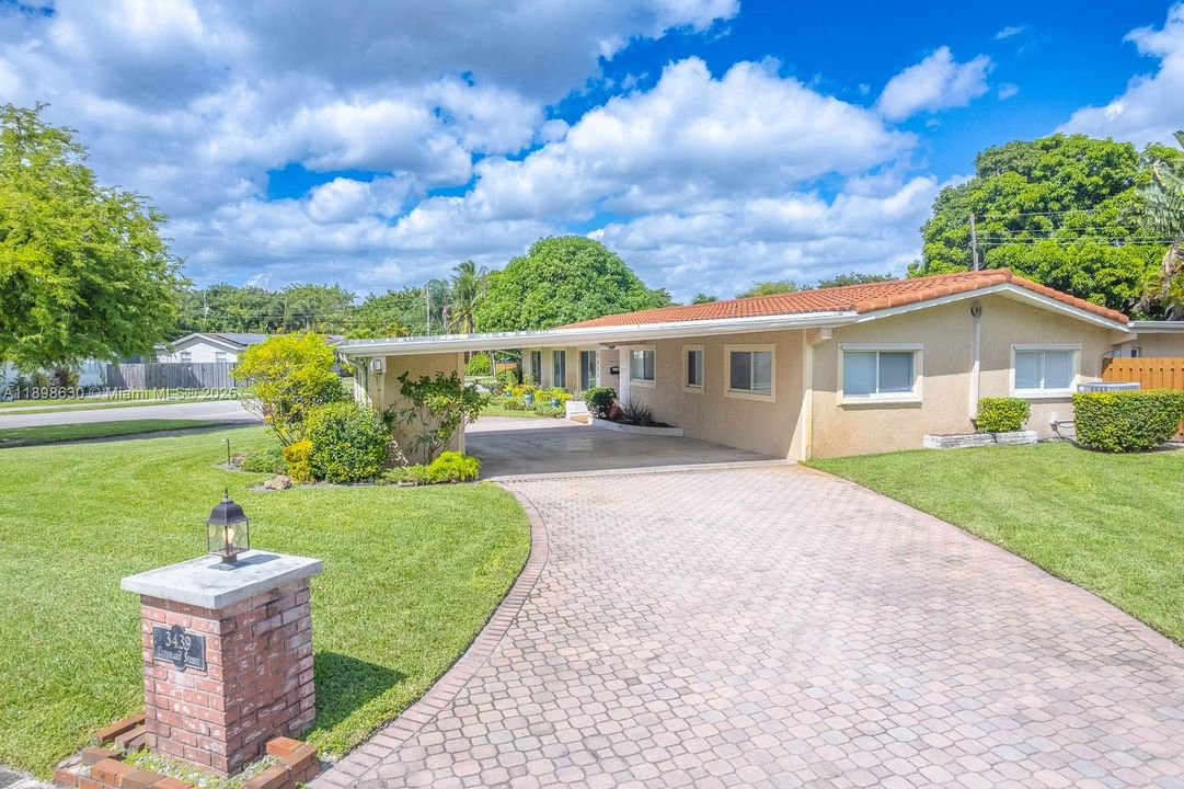 Active With Contract: $800,000 (4 beds, 3 baths, 2556 Square Feet)