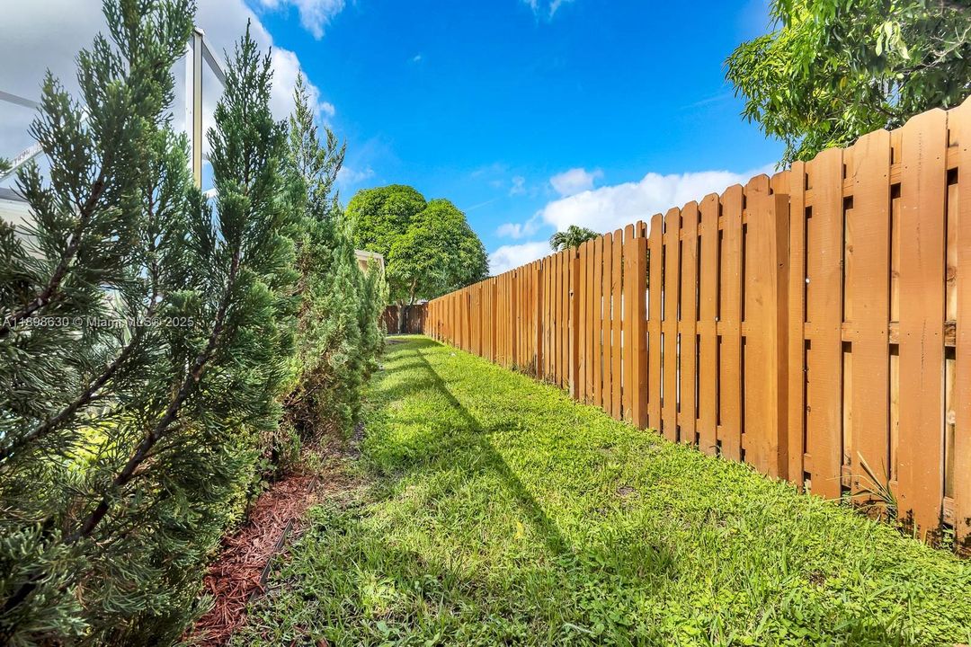 Active With Contract: $800,000 (4 beds, 3 baths, 2556 Square Feet)