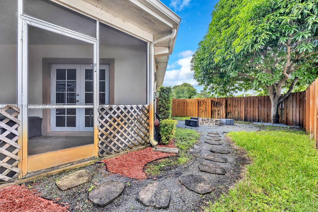 Active With Contract: $800,000 (4 beds, 3 baths, 2556 Square Feet)