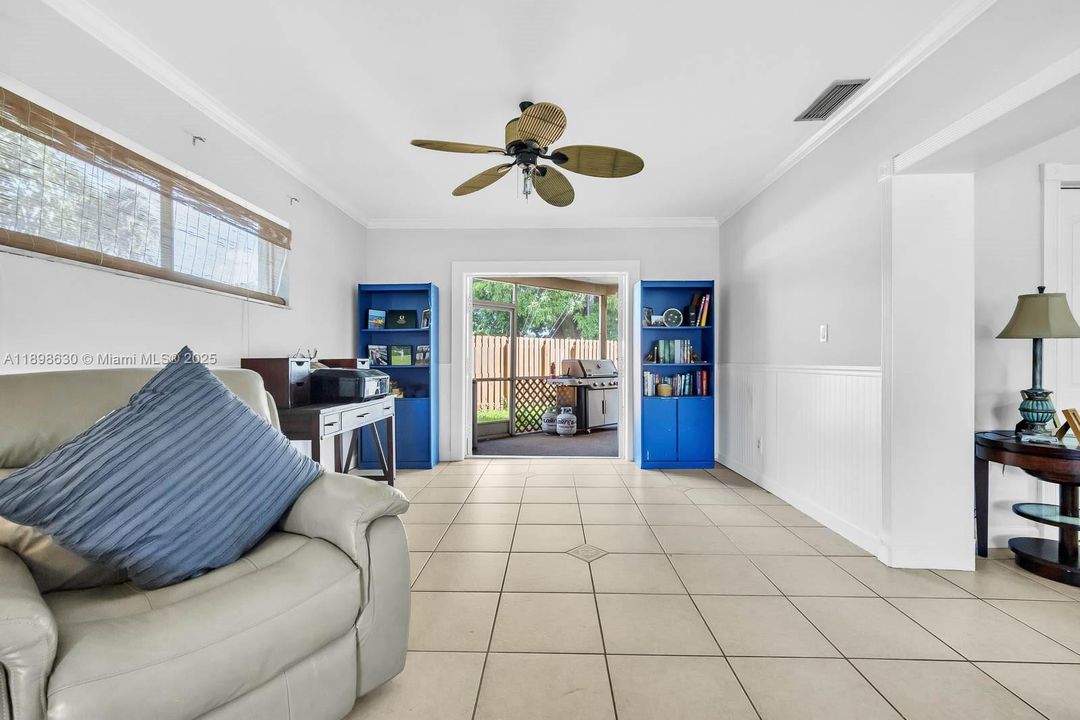 Active With Contract: $800,000 (4 beds, 3 baths, 2556 Square Feet)